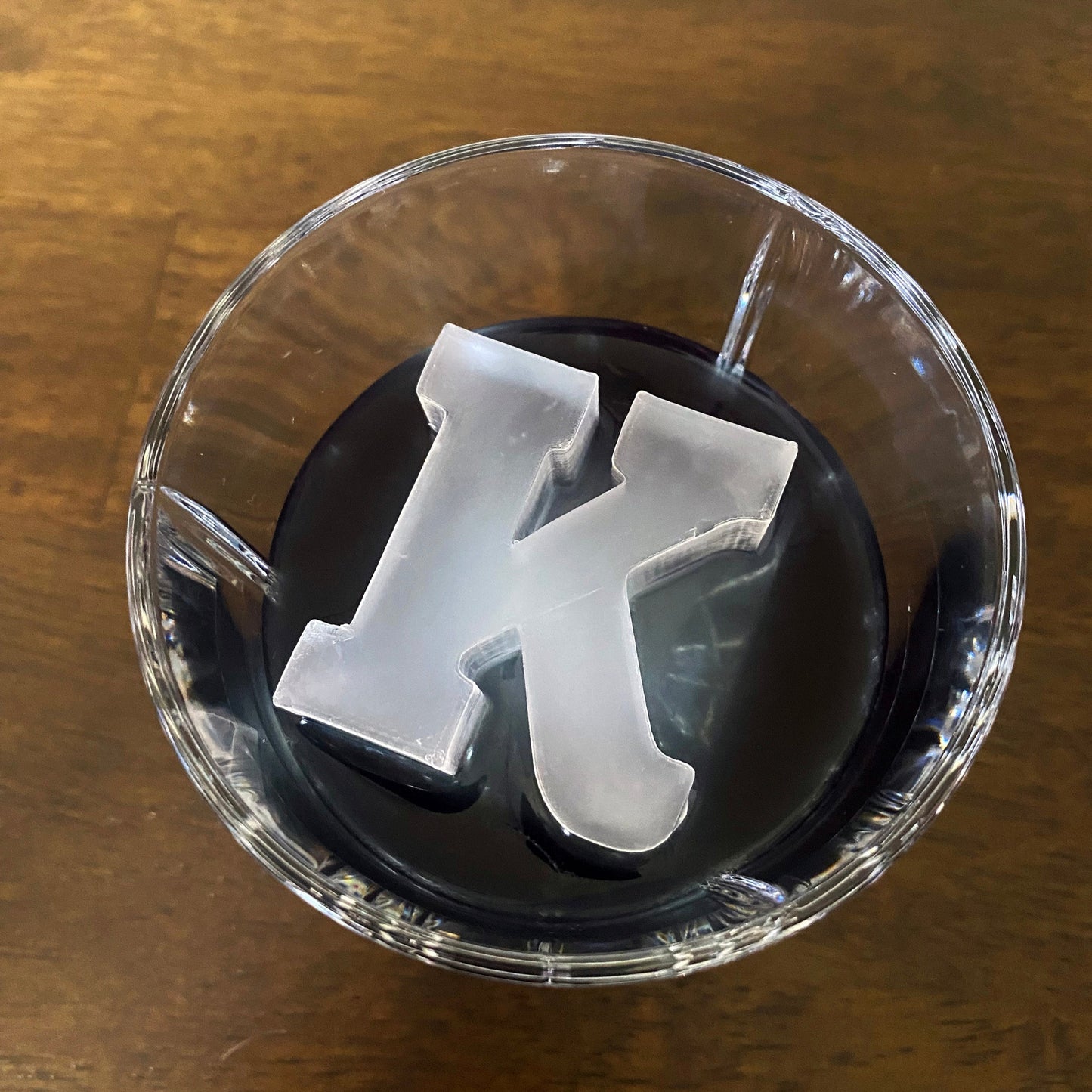 Fuente serif en negrita para moldes de hielo personalizados