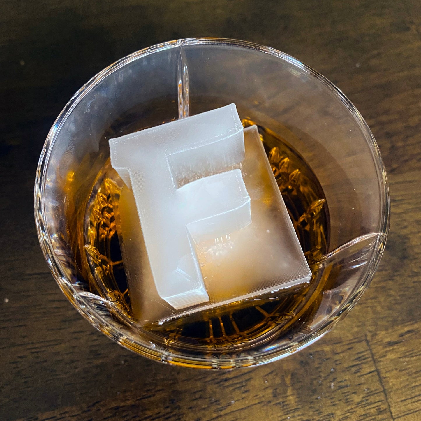Fuente serif en negrita para moldes de hielo personalizados