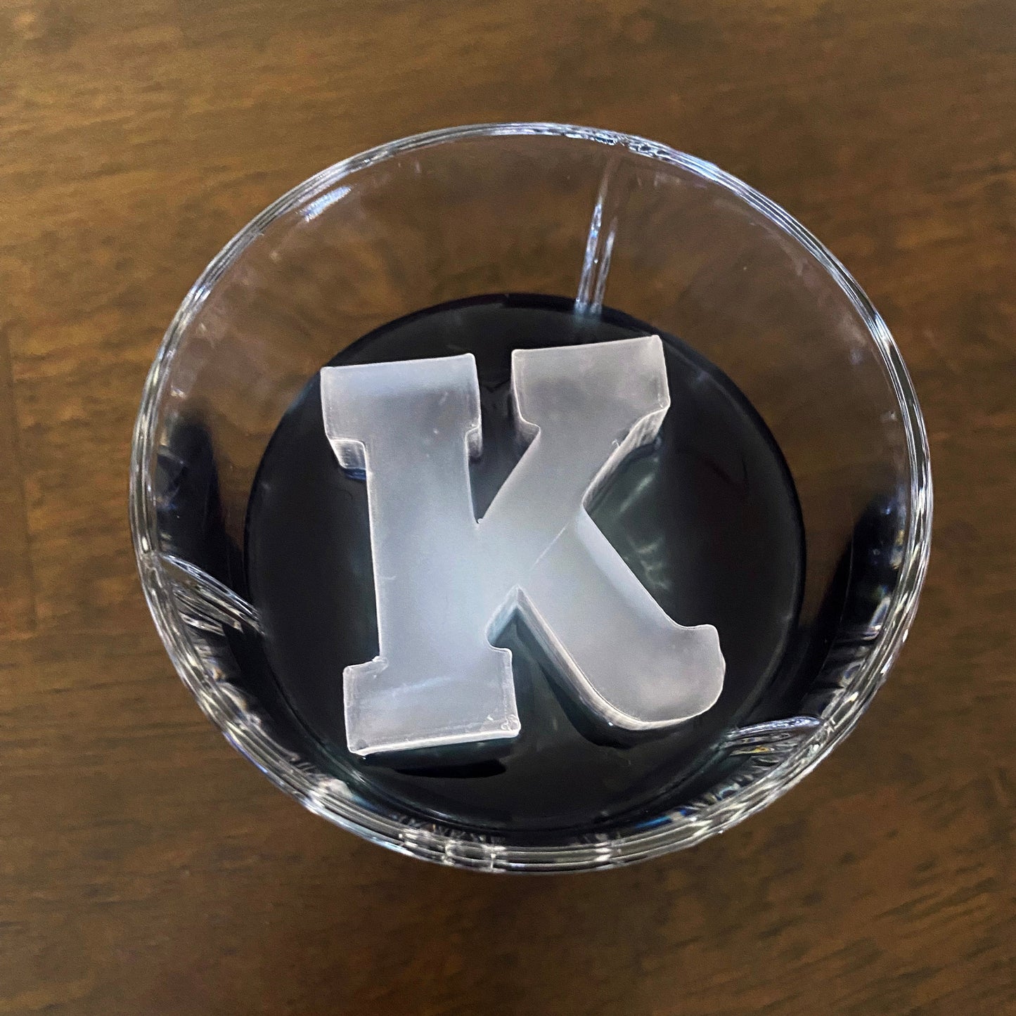 Fuente serif en negrita para moldes de hielo personalizados