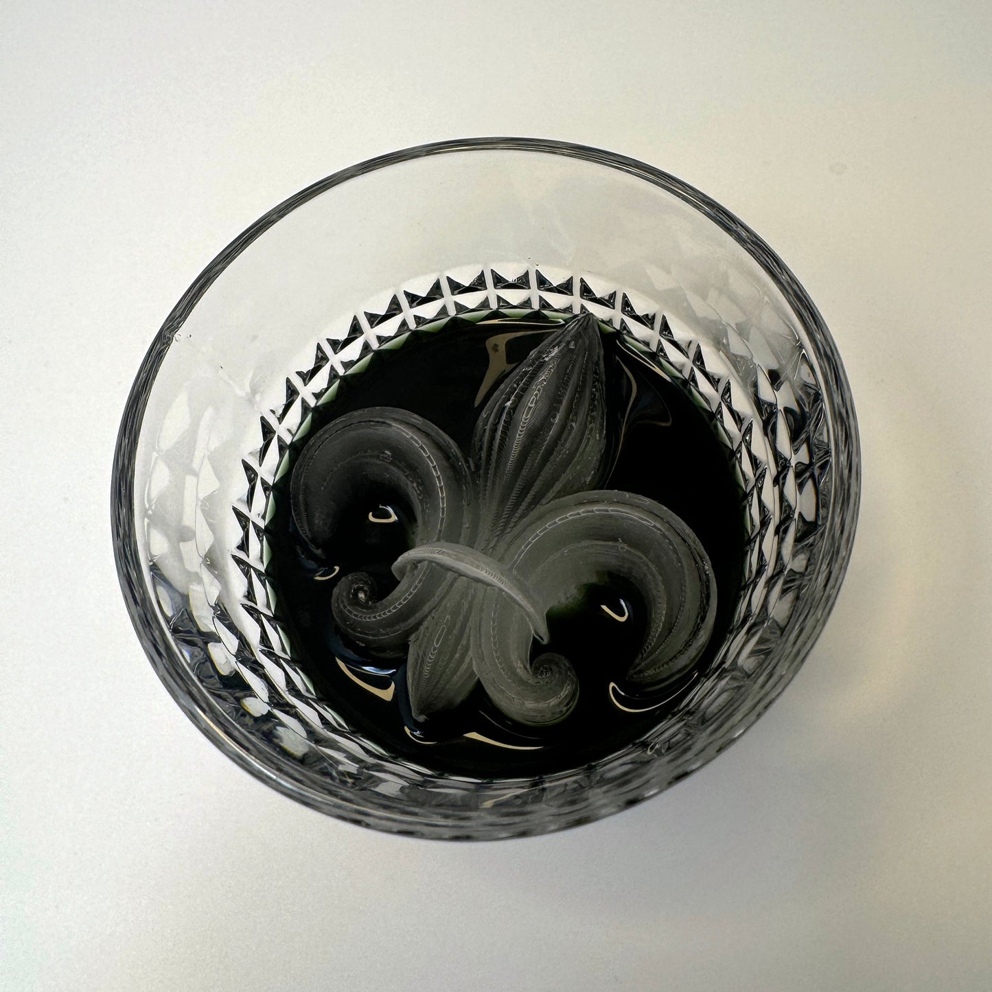 Molde para hielo con forma de flor de lis