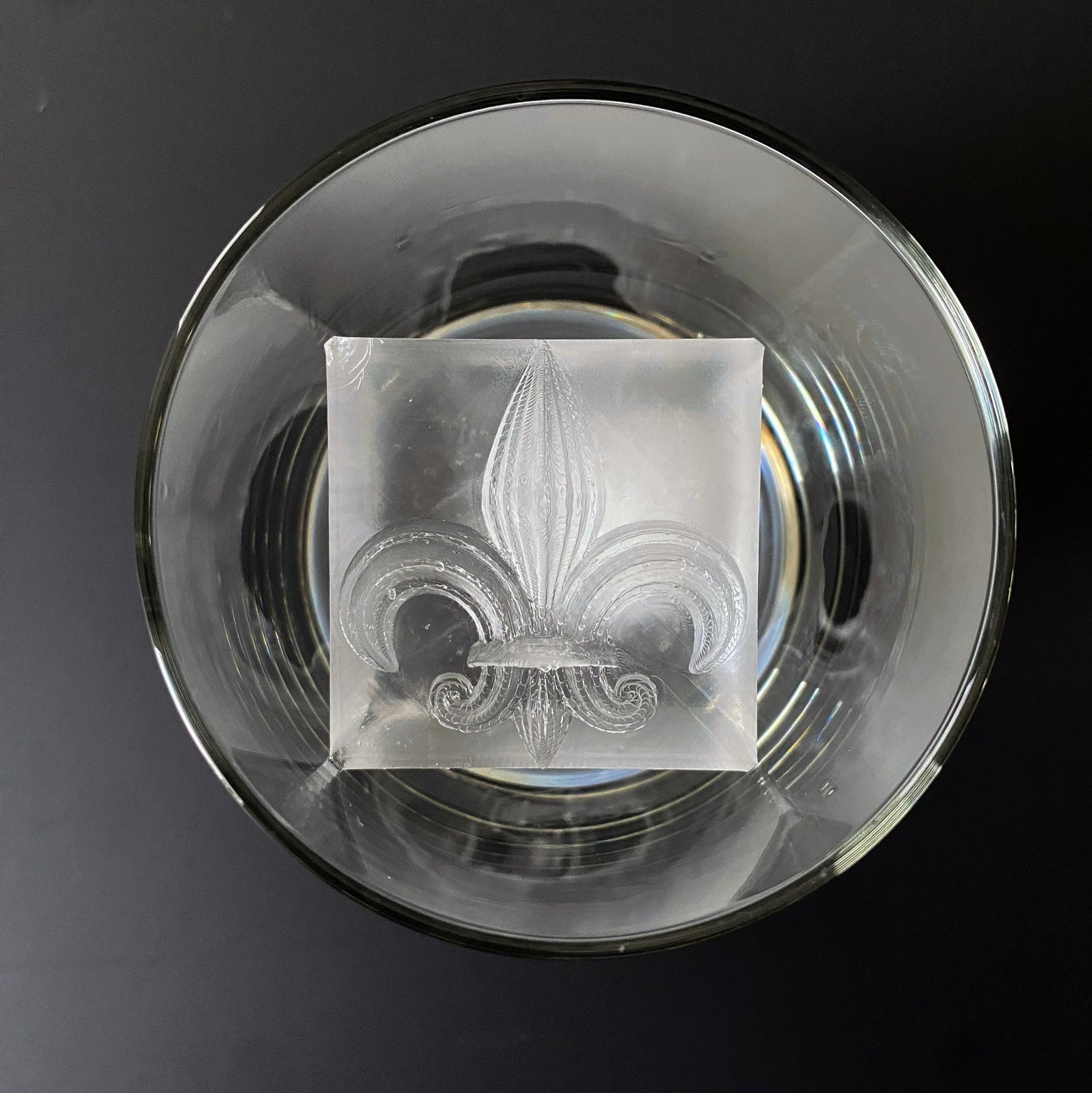 Molde para hielo con forma de flor de lis