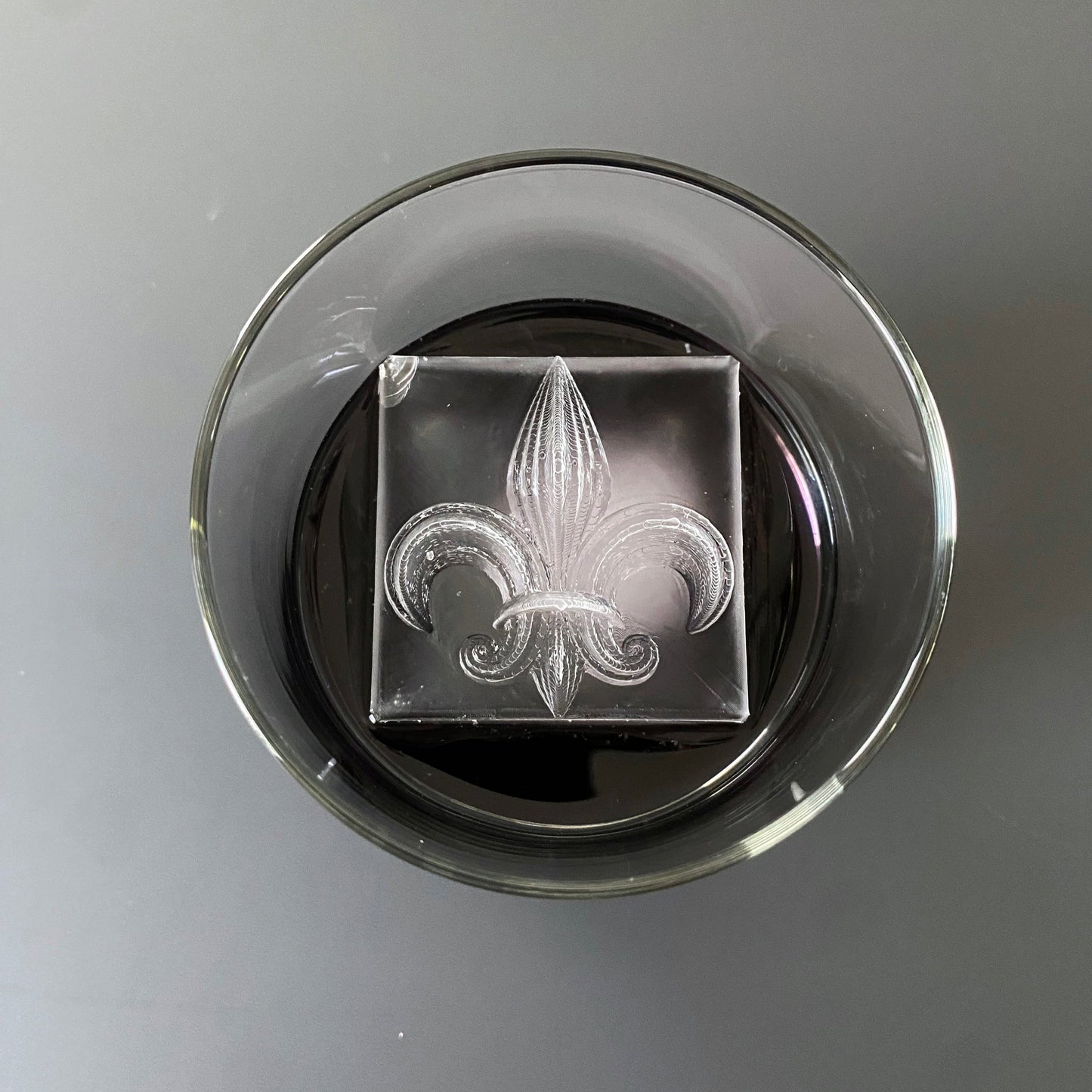 Molde para hielo con forma de flor de lis