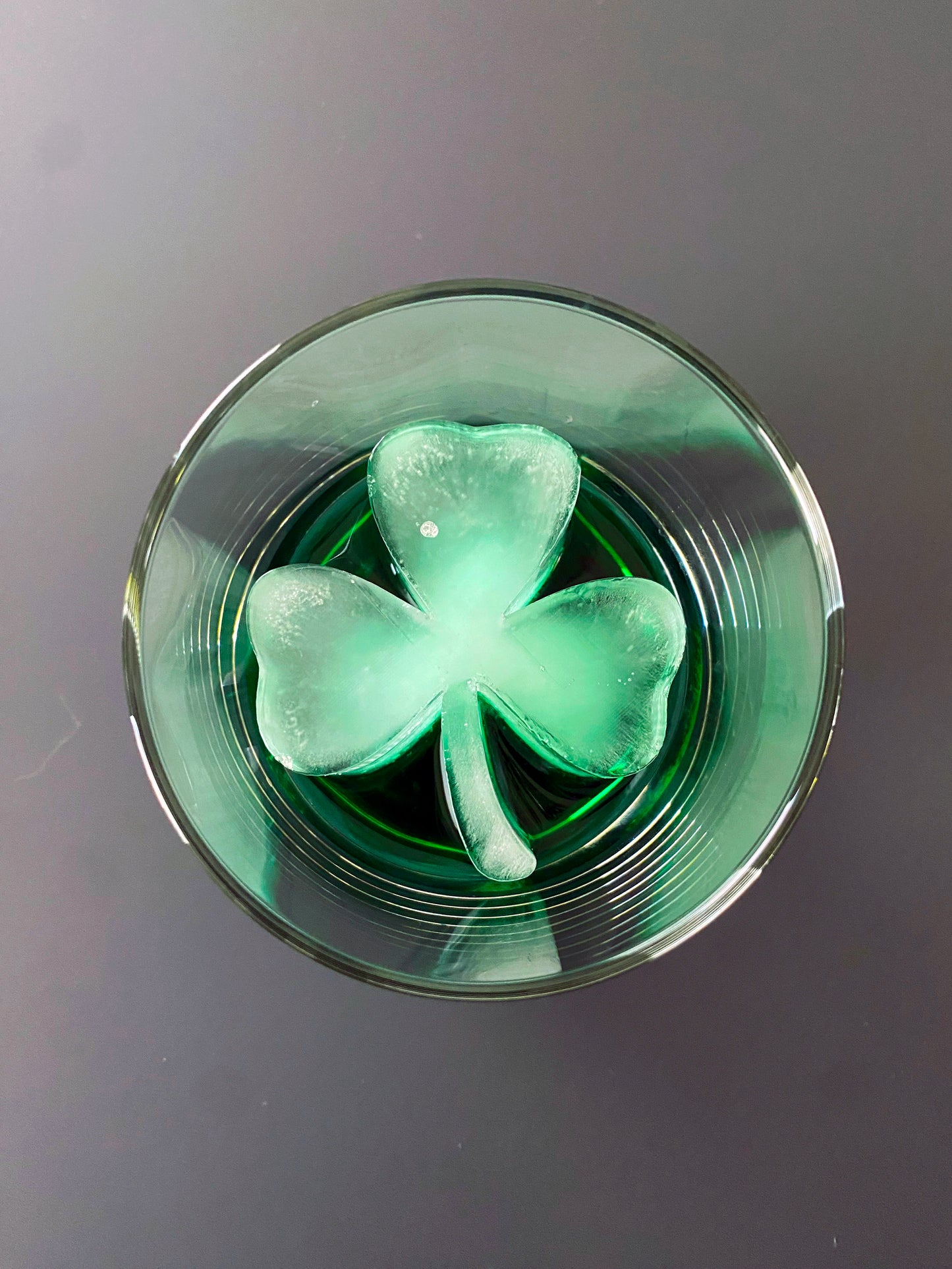 Cubo de hielo de trébol
