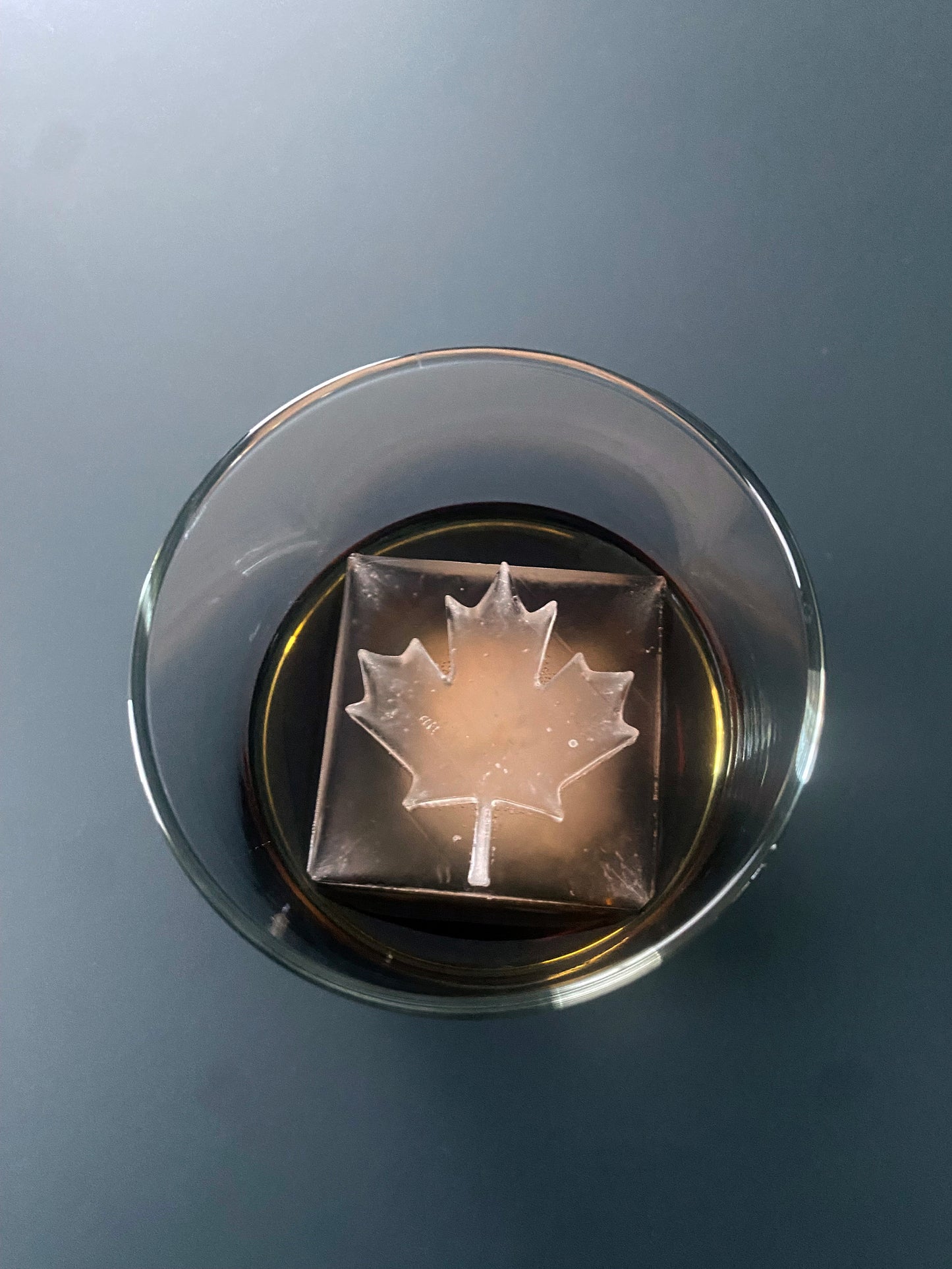 Molde para hielo con forma de hoja de arce
