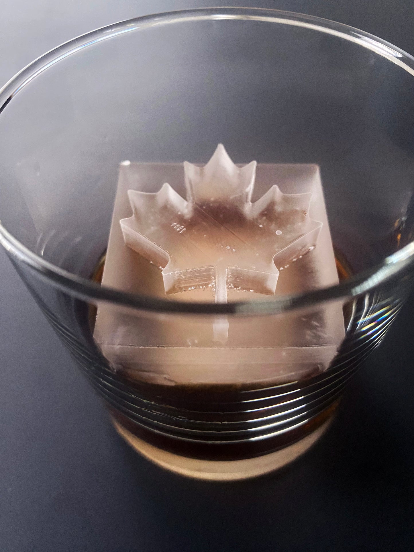 Molde para hielo con forma de hoja de arce