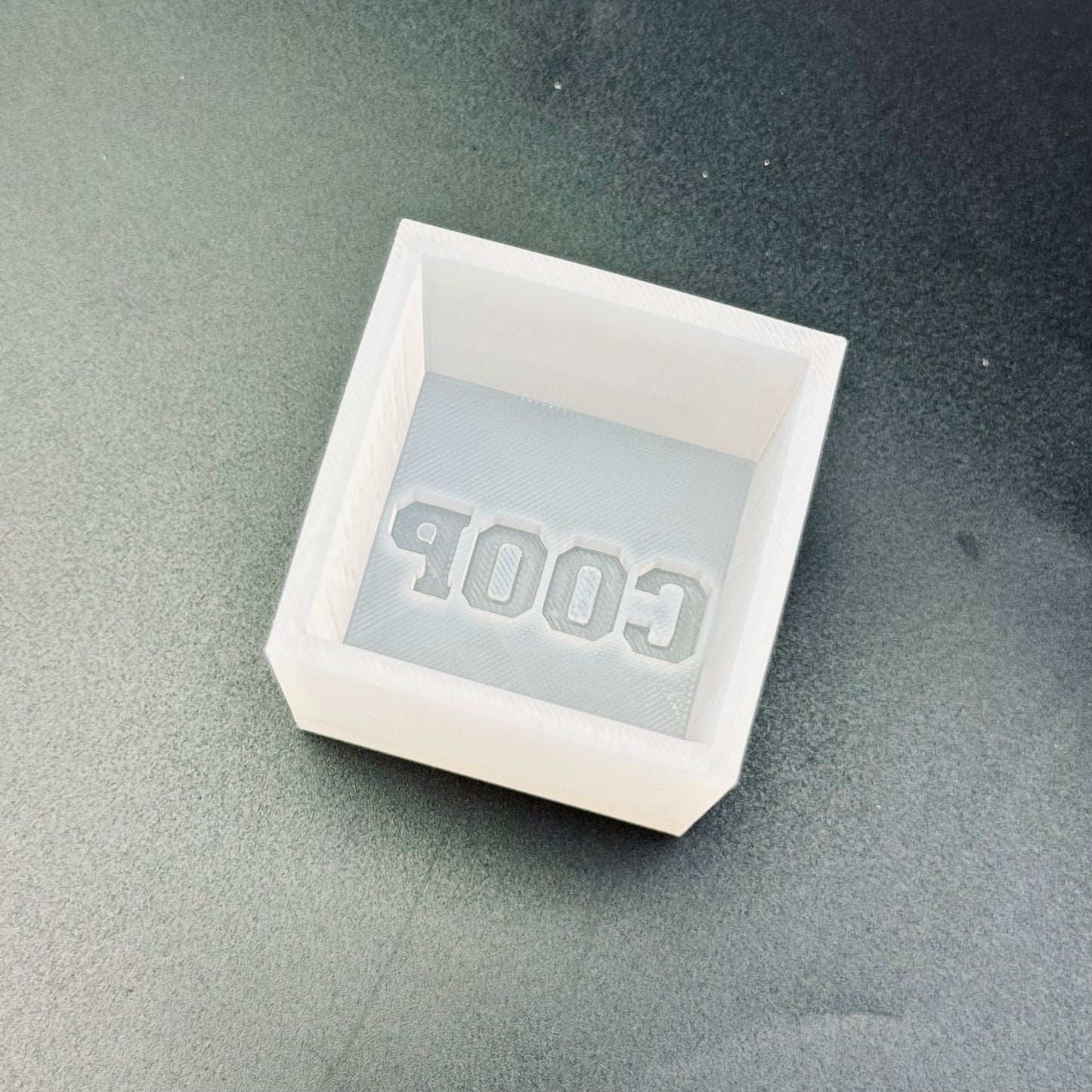 Collegiate Ice Tray – Number or Letter Whiskey Cubes