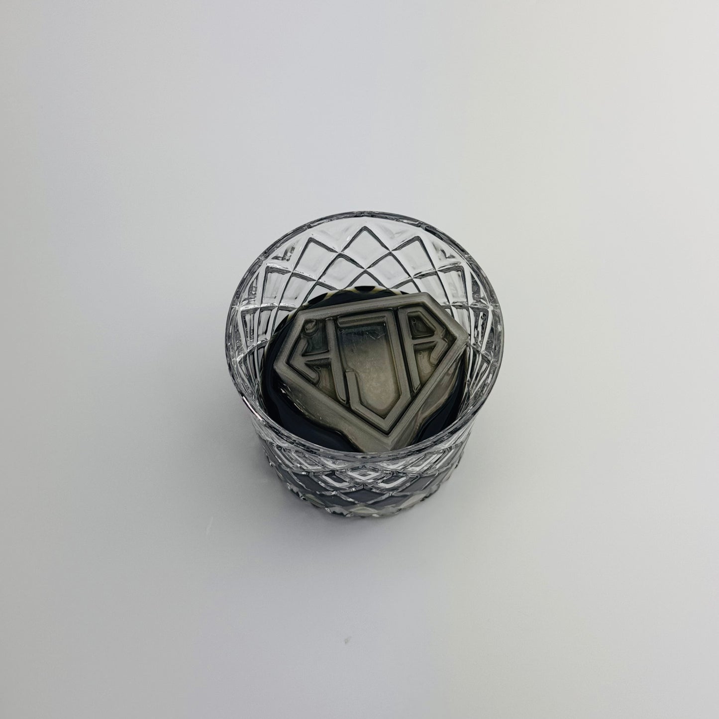 Diamond Monogram Ice Mold – Custom Crystal-Cut Cocktail Cubes