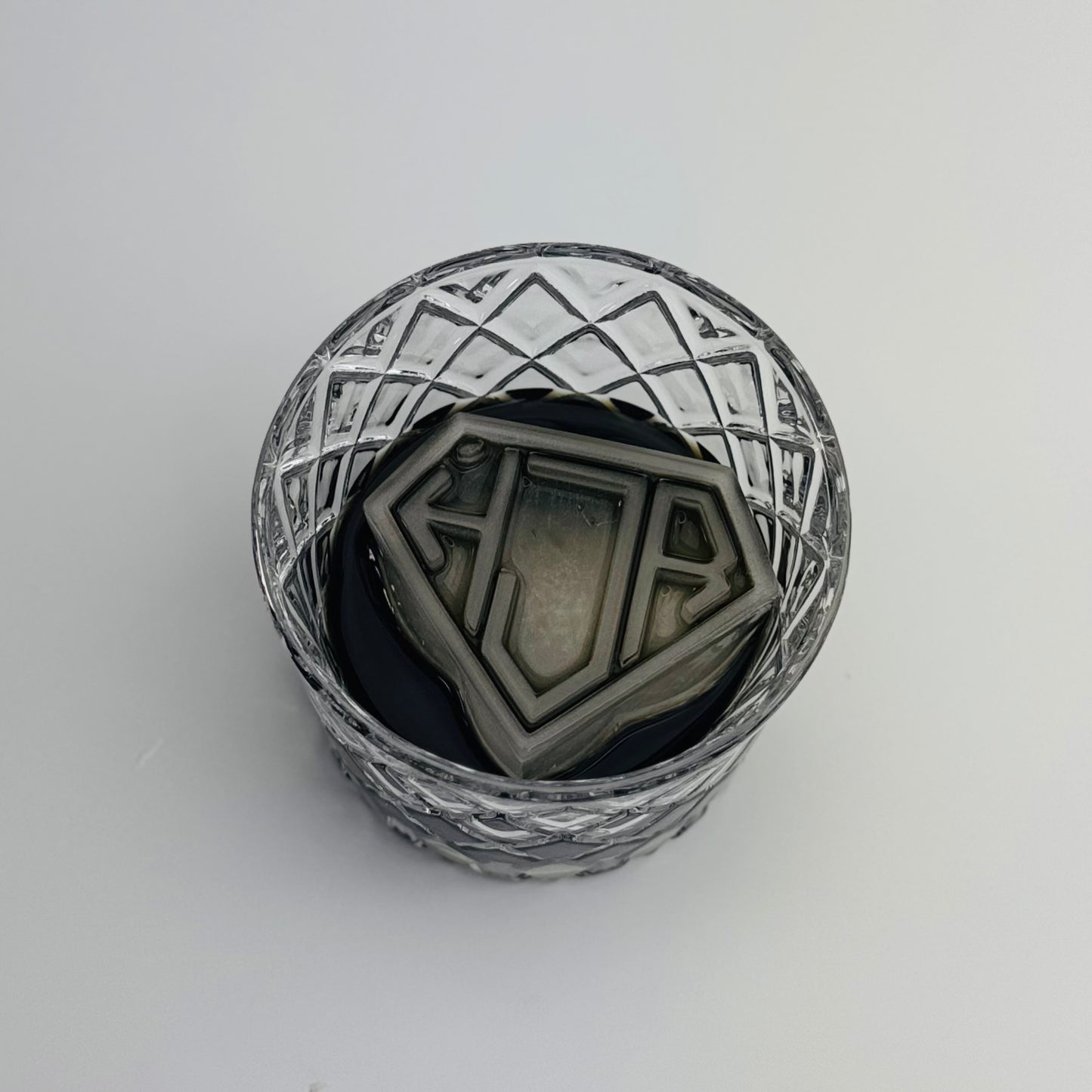 Diamond Monogram Ice Mold – Custom Crystal-Cut Cocktail Cubes