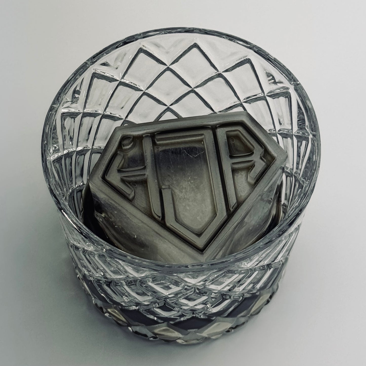Diamond Monogram Ice Mold – Custom Crystal-Cut Cocktail Cubes