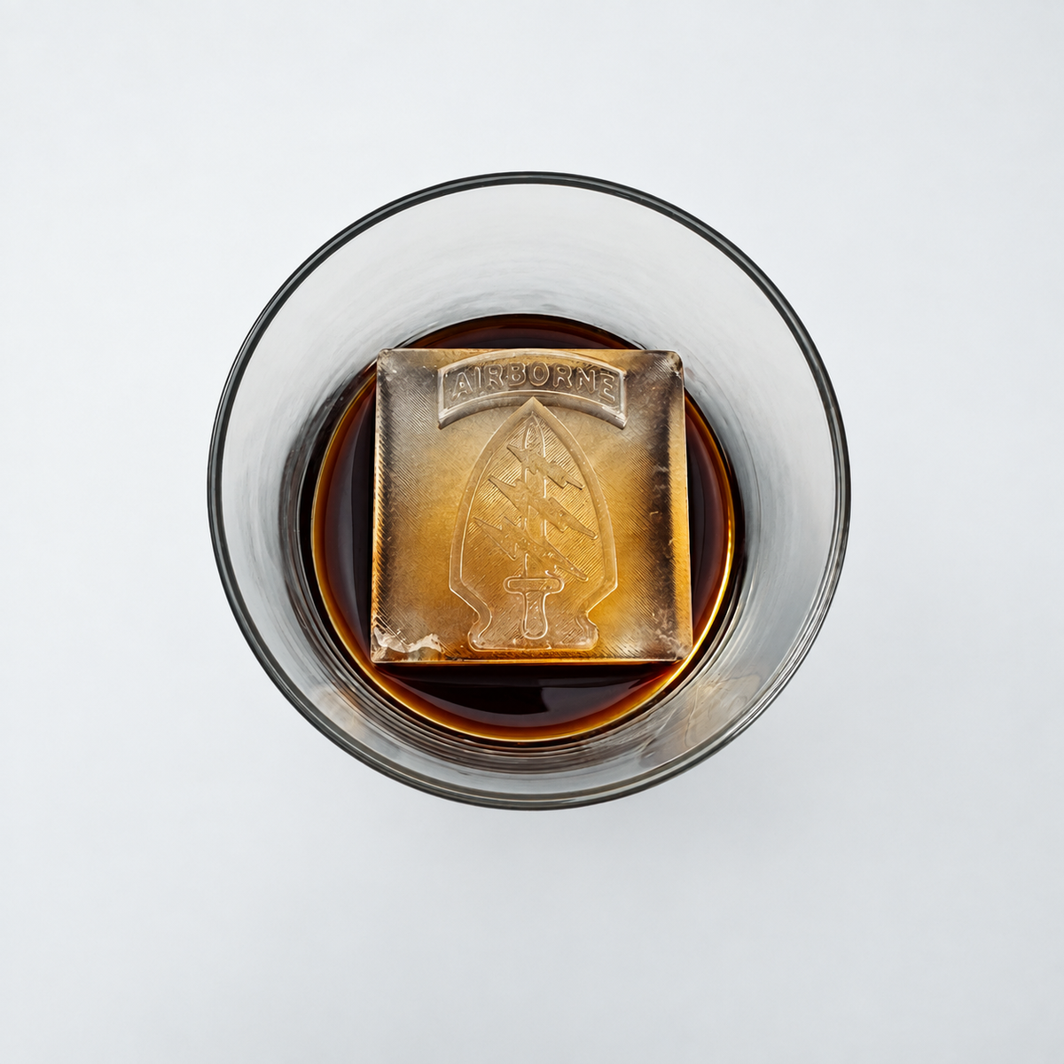 Cilindro de hielo con emblema del Cuerpo de Marines de los EE. UU.