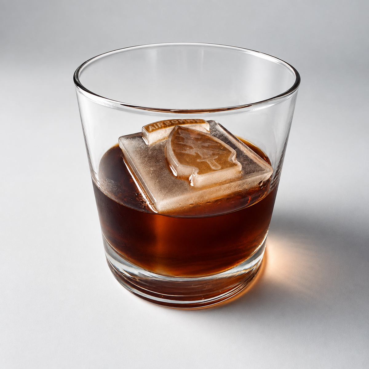 Cilindro de hielo con emblema del Cuerpo de Marines de los EE. UU.