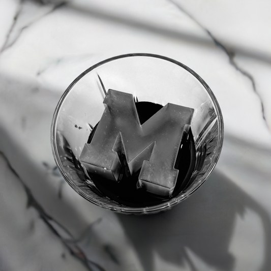 Moldes de hielo con forma de letras (fuente de bloque)