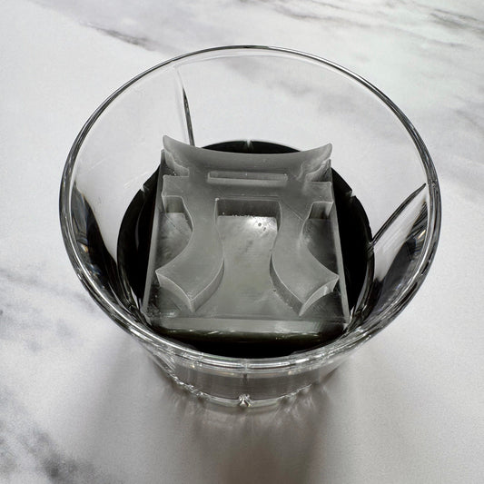 Cilindro de hielo con emblema del Cuerpo de Marines de los EE. UU.