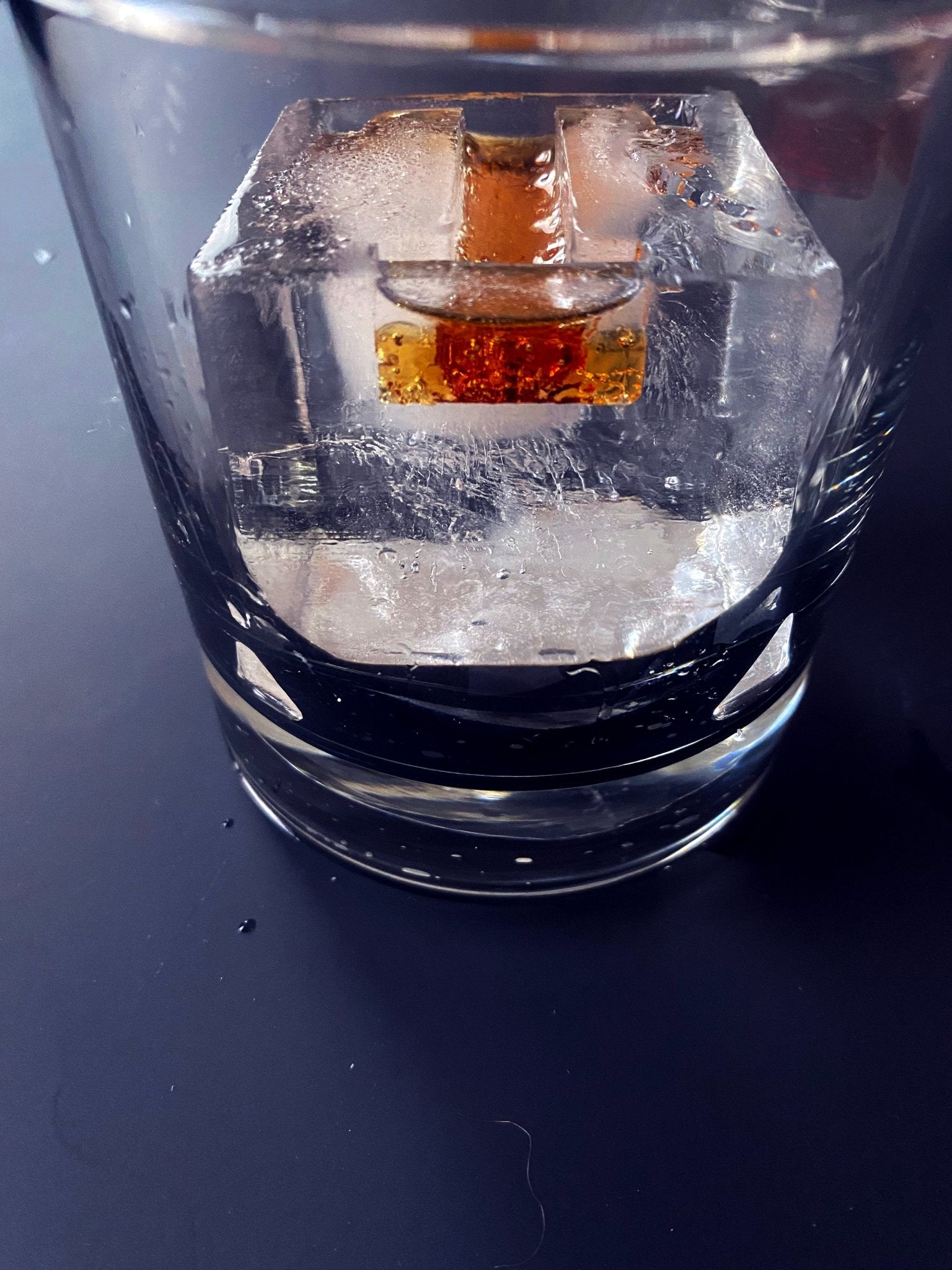 https://customicemold.com/cdn/shop/products/21-inch-inverted-ice-cube-mold-498428.jpg?v=1676067644&width=1946