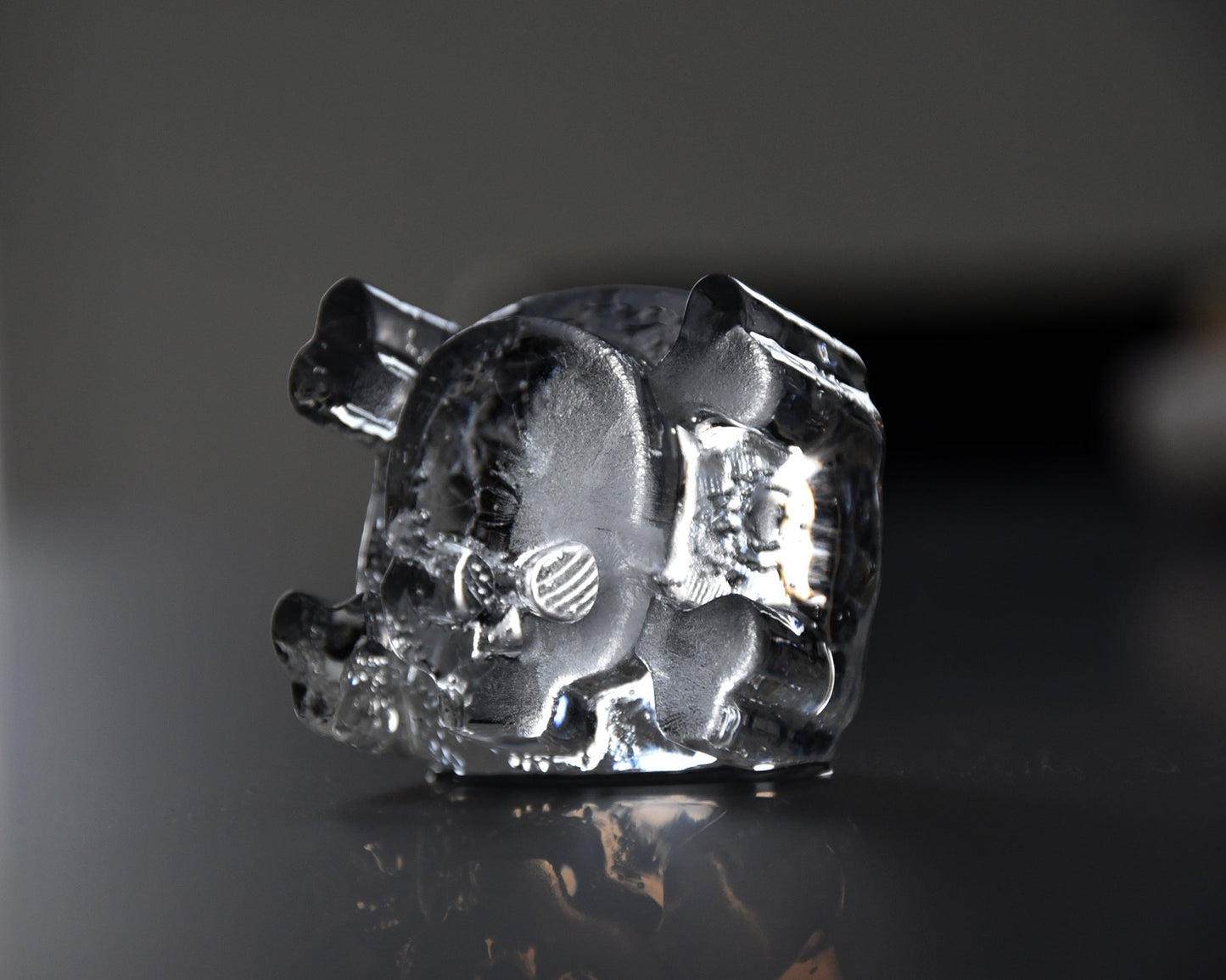Skull and Crossbones - Honest Ice